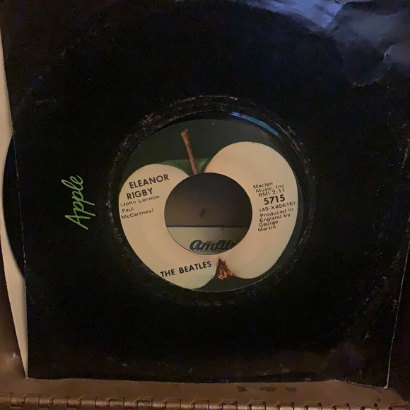 the Beatles Eleanor Rigby/ Yellow Submarine 45 Single Vinyl - Picture 4 of 4